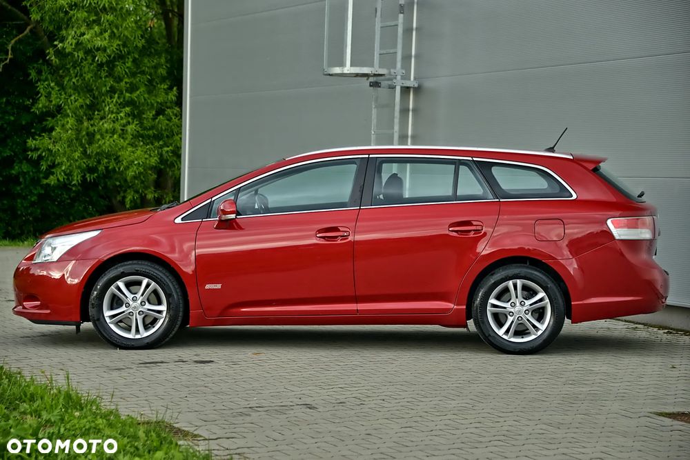 Toyota Avensis 1.8 Premium EU5 MS - 19