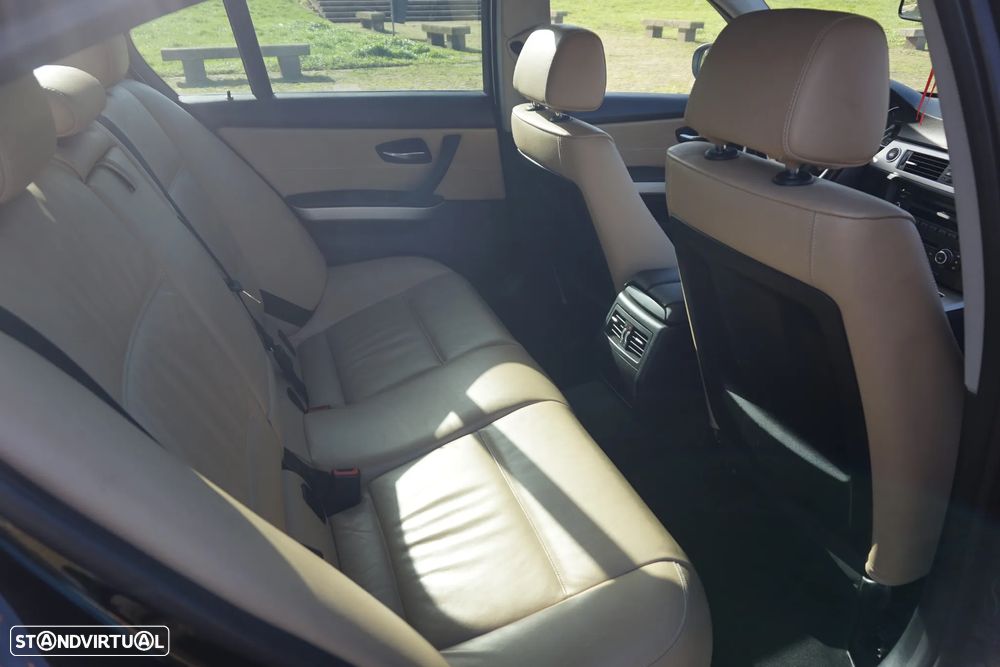 BMW 318 d Line Luxury - 22