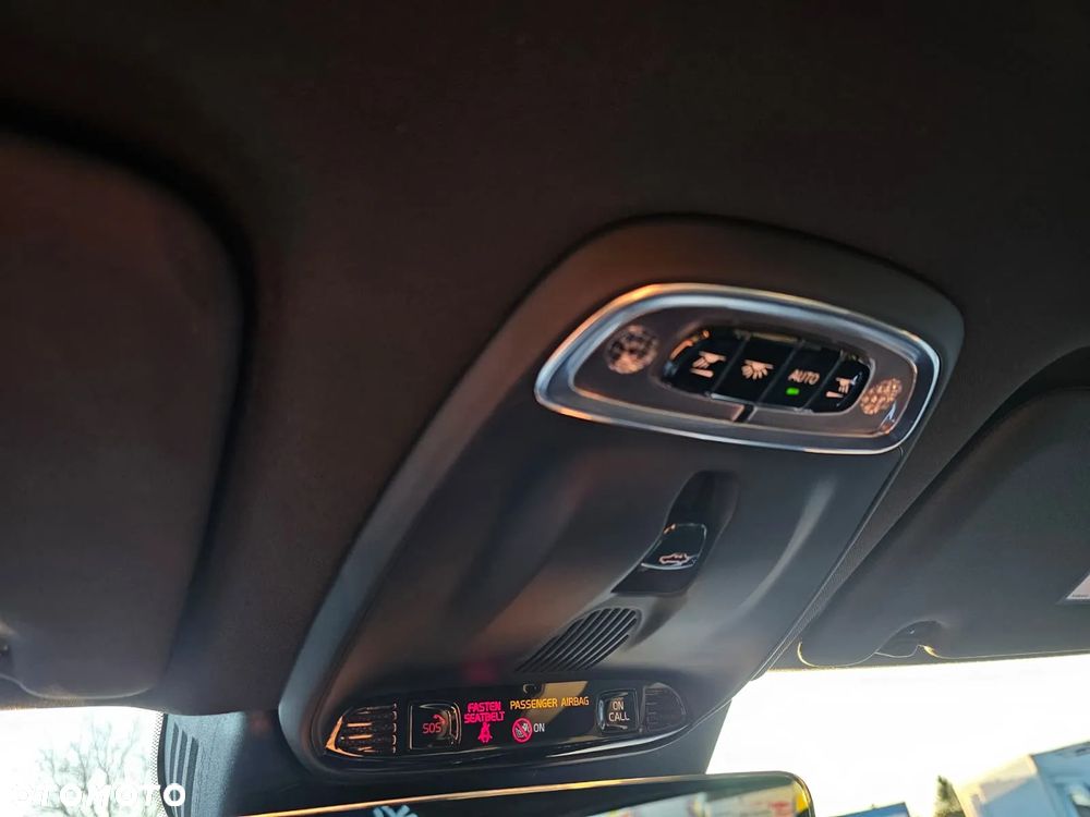 Volvo XC 60 T6 Plug-In Hybrid AWD R-Design - 25