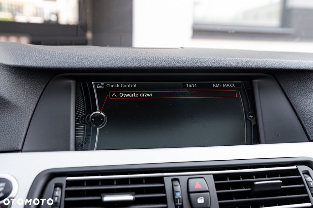 BMW Seria 5 535d xDrive Sport-Aut - 39