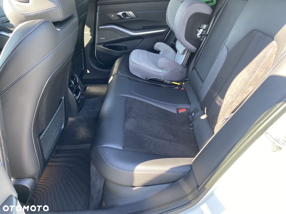 BMW Seria 3 330i M Sport sport - 23