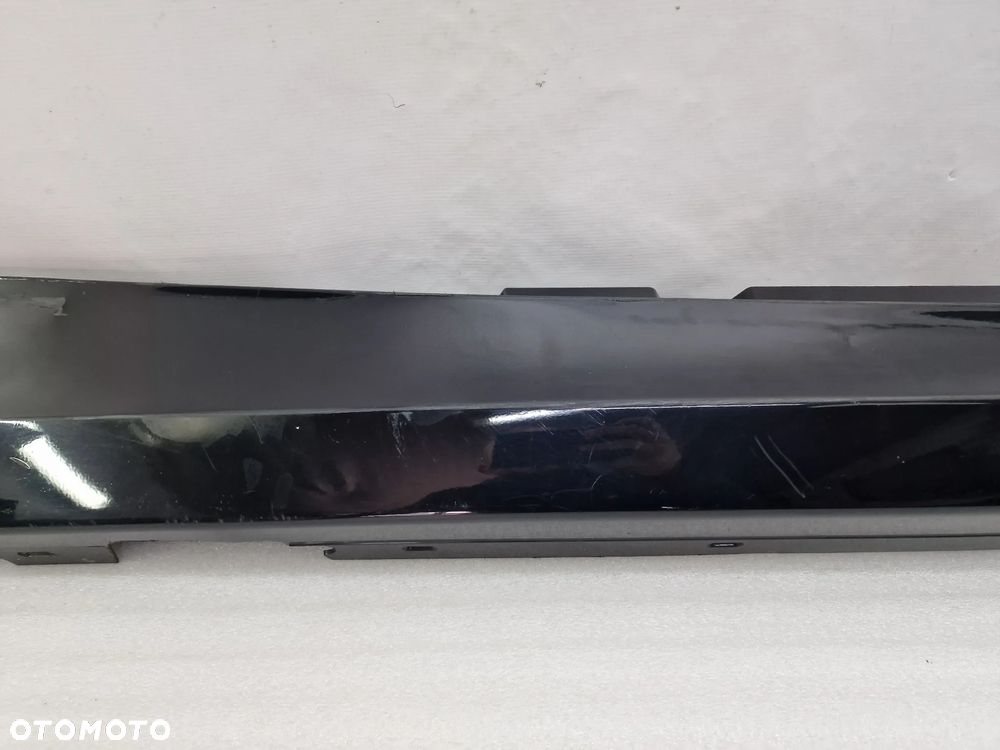 BMW E87 LIFT 07- PRAWA LISTWA PROGOWA PRZEDNIA PRZÓD / NAKŁADKA PROGU , NR 5177-7184354 / 7184354 , NR AUKCJI PR436 - 8