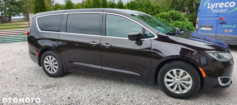 Chrysler Pacifica - 5