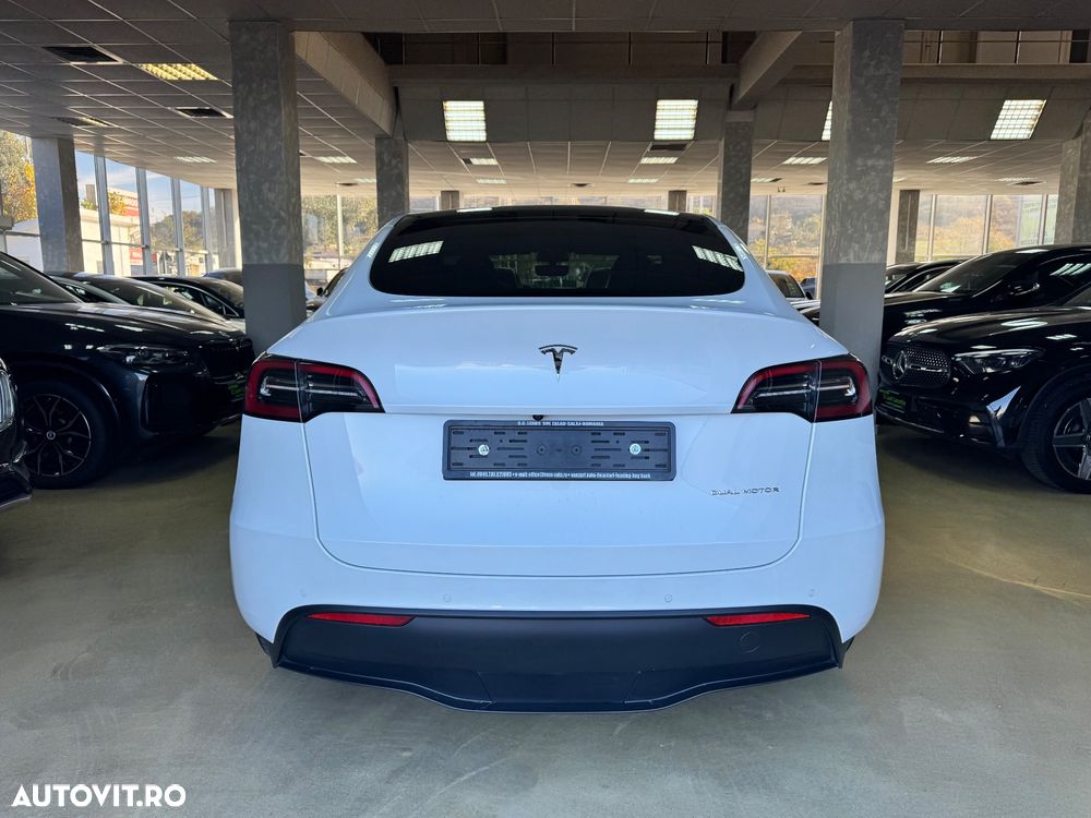 Tesla Model Y Long Range Dual Motor AWD - 23