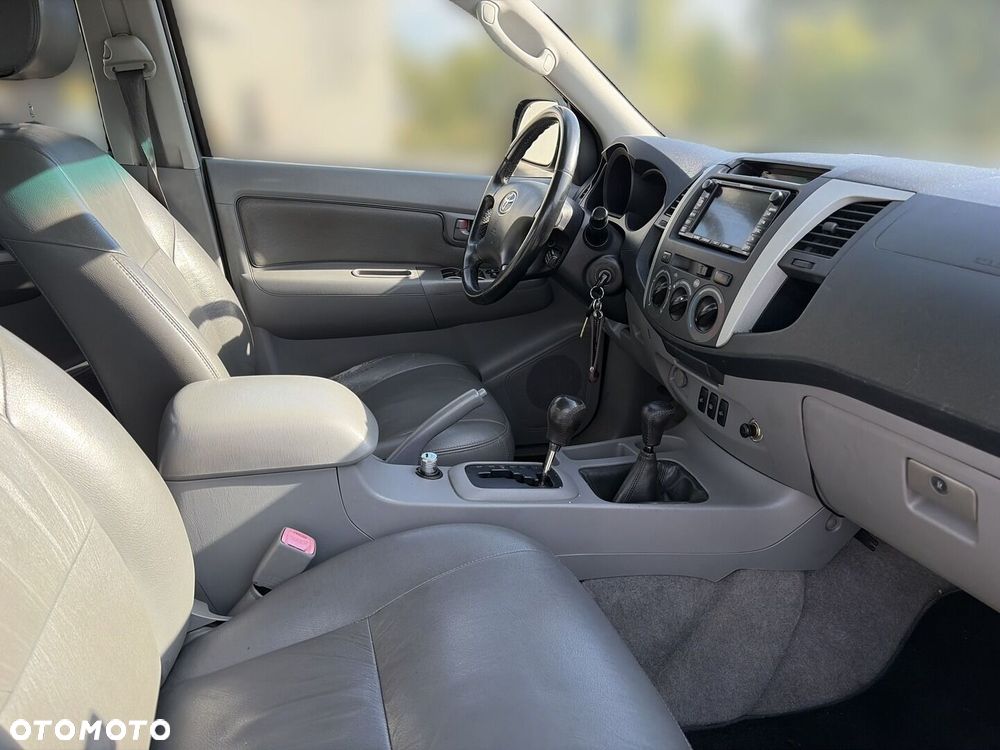 Toyota Hilux 3.0 D-4D SR5 - 11