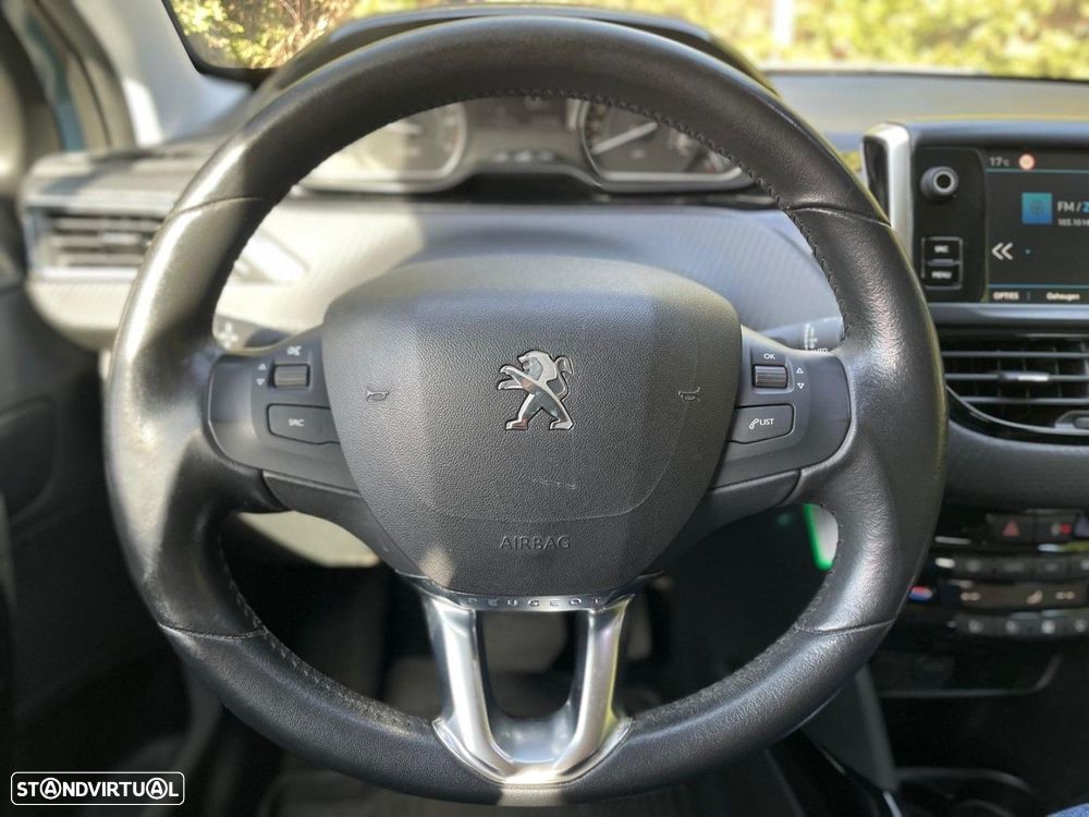 Peugeot 2008 1.2 PureTech Signature EAT6 - 5