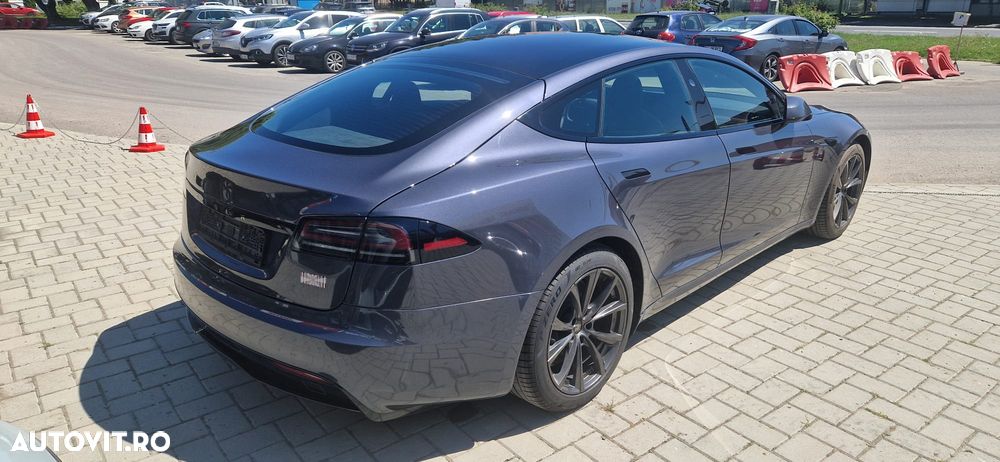 Tesla Model S - 8
