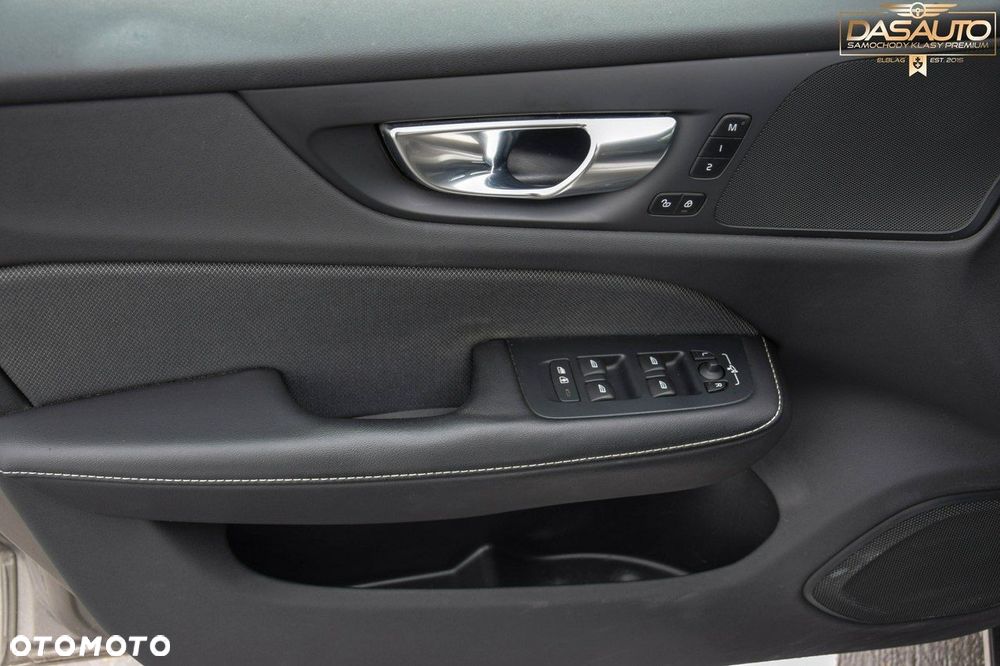 Volvo V60 B4 D R-Design - 17