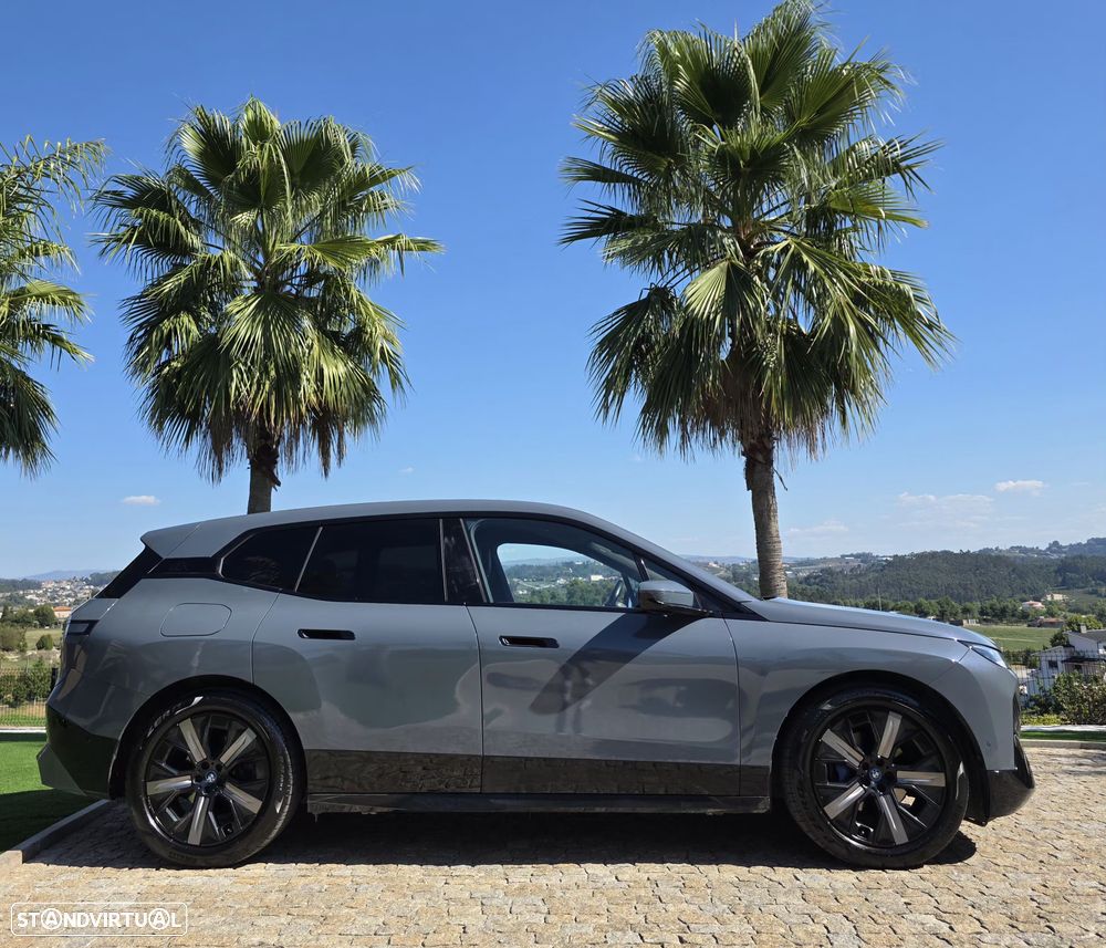 BMW iX xDrive40 - 13