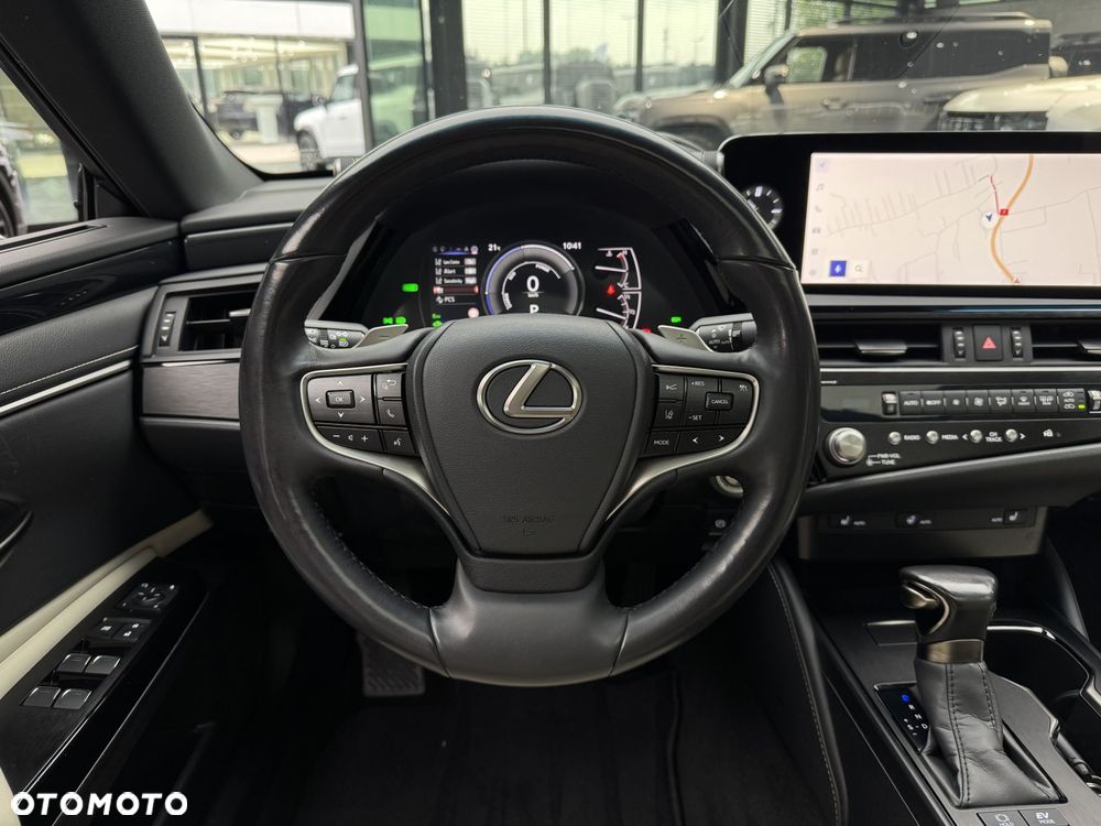 Lexus ES 300h Business Edition - 18