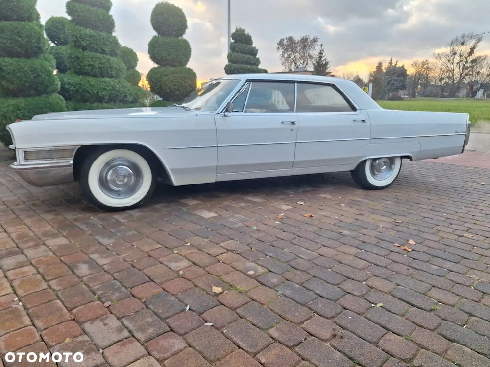 Cadillac Deville - 4