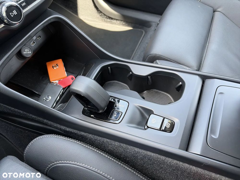 Volvo XC 40 B3 Core - 25