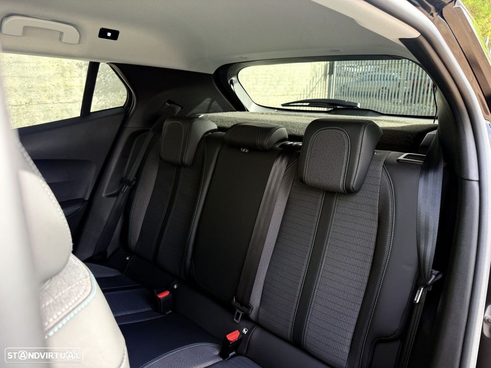 Peugeot 2008 1.2 PureTech Allure Pack - 31