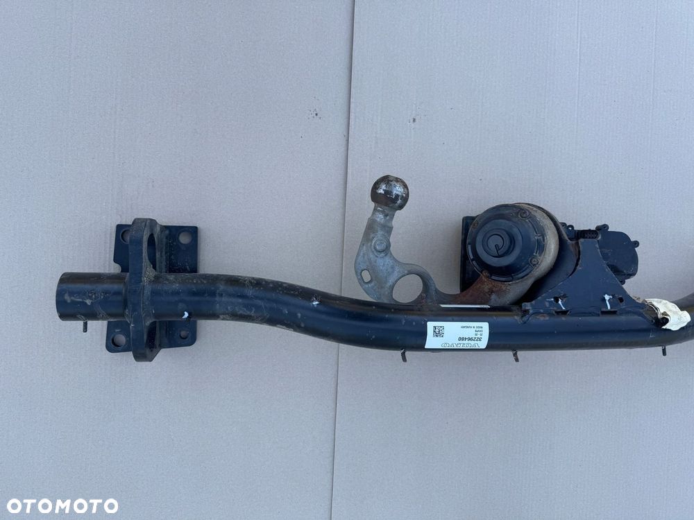 Hak Holowniczy Volvo V60 II 32296480 - 3