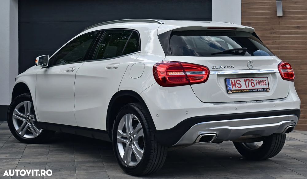 Mercedes-Benz GLA 200 7G-DCT Urban - 4