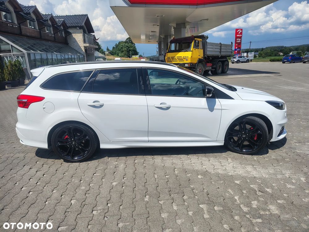 Ford Focus ST - 7