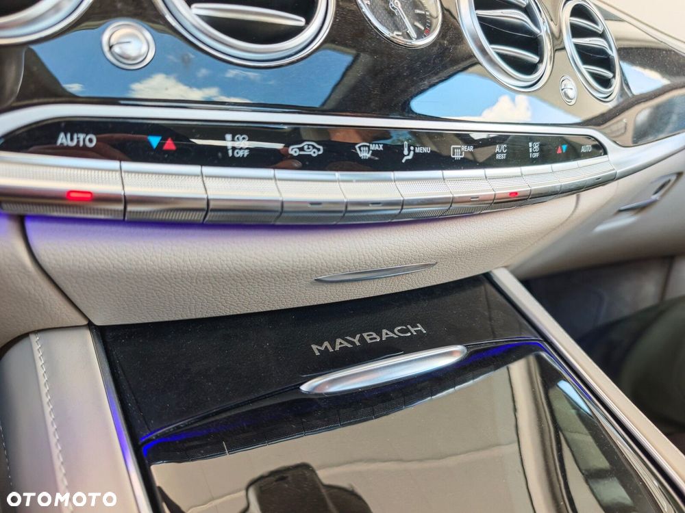 Mercedes-Benz Klasa S 560 4-Matic L 9G-TRONIC - 26