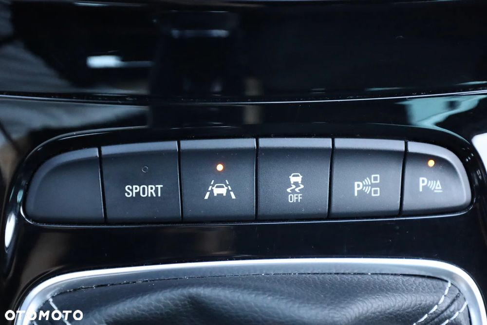 Opel Astra 1.4 T Dynamic S&S - 12