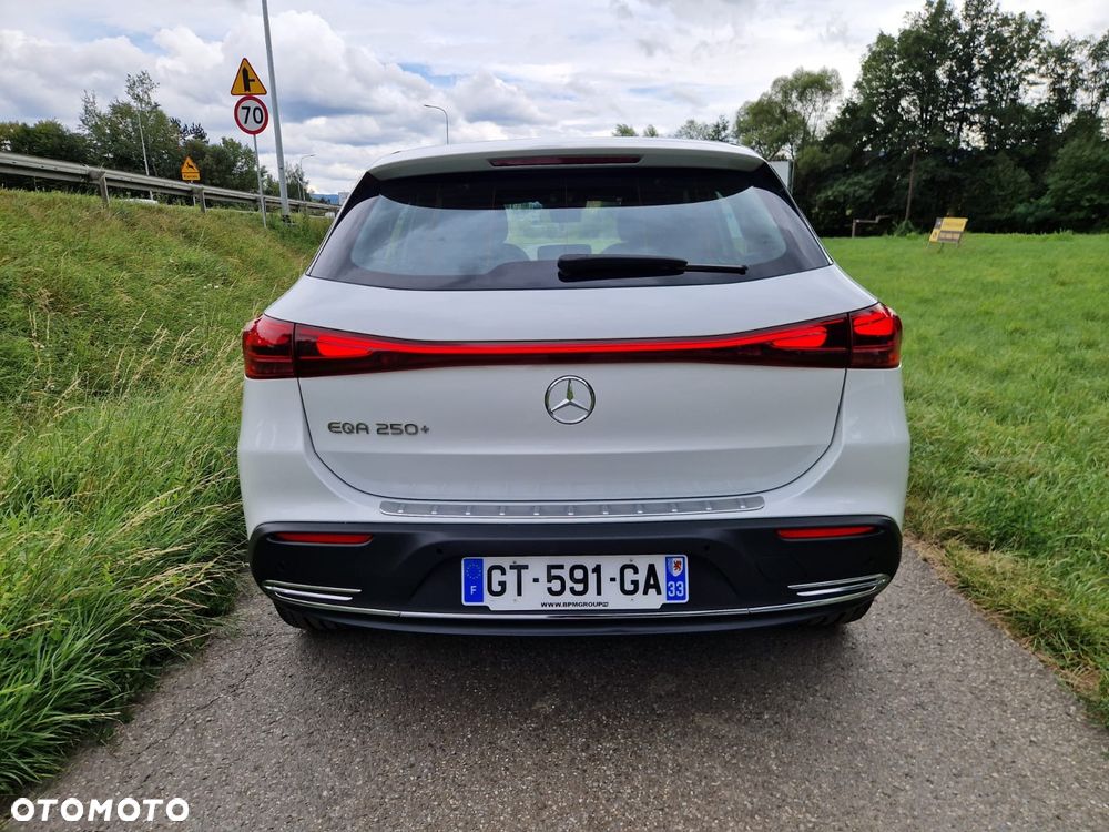 Mercedes-Benz EQA 250+ - 8