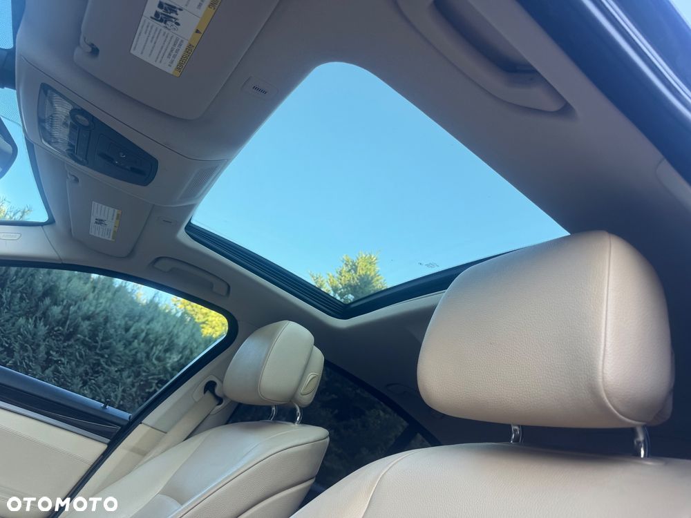 BMW Seria 5 528i xDrive - 30