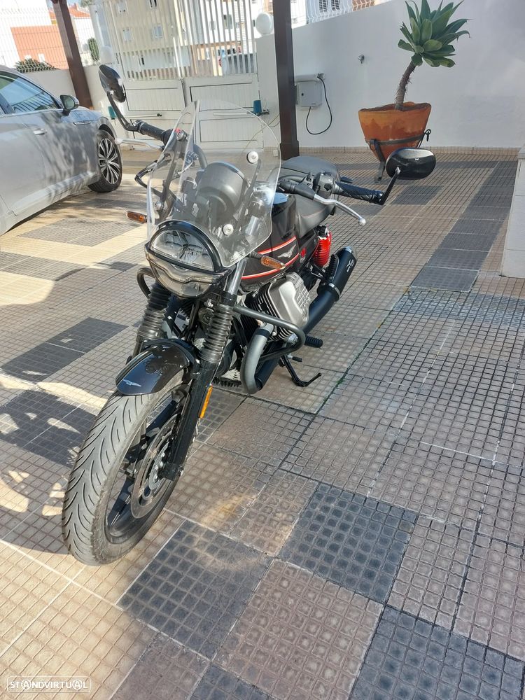 Moto Guzzi V7 Stone Special Edition - 4