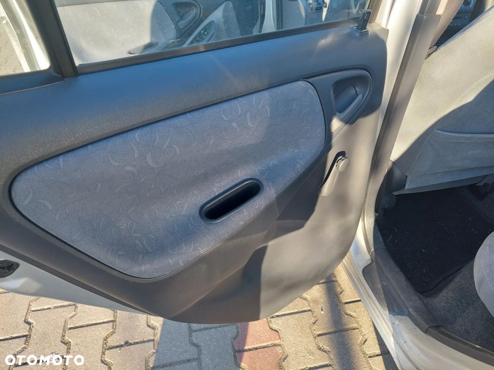 Toyota Yaris 1.0 Luna - 10