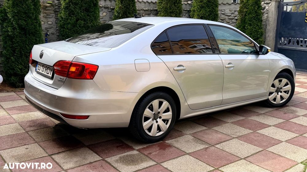 Volkswagen Jetta 1.6 TDI Comfortline - 1
