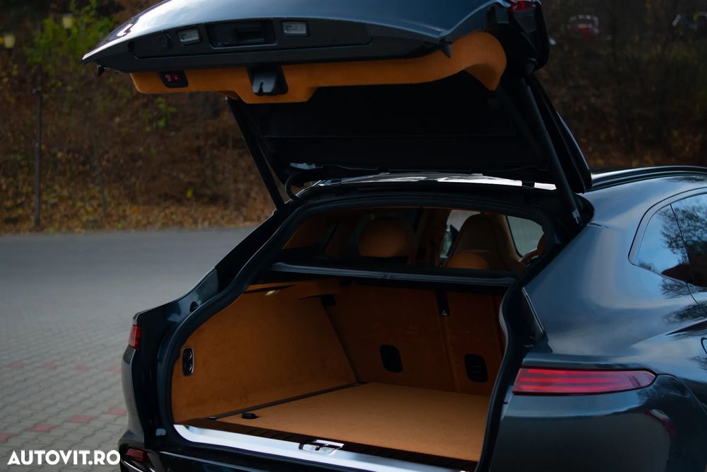 Aston Martin DBX - 24