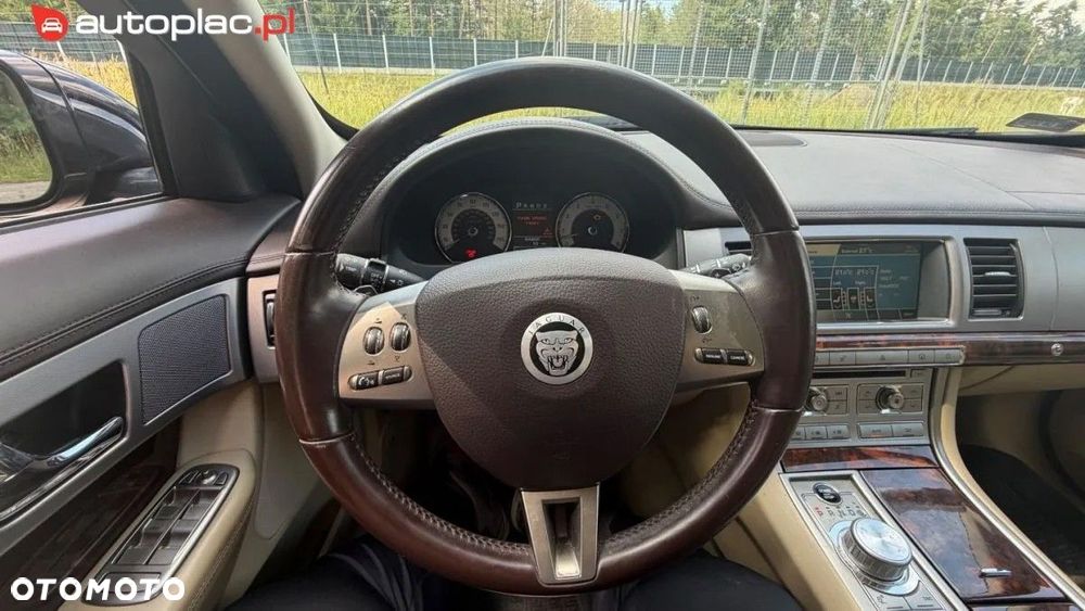 Jaguar XF 2011