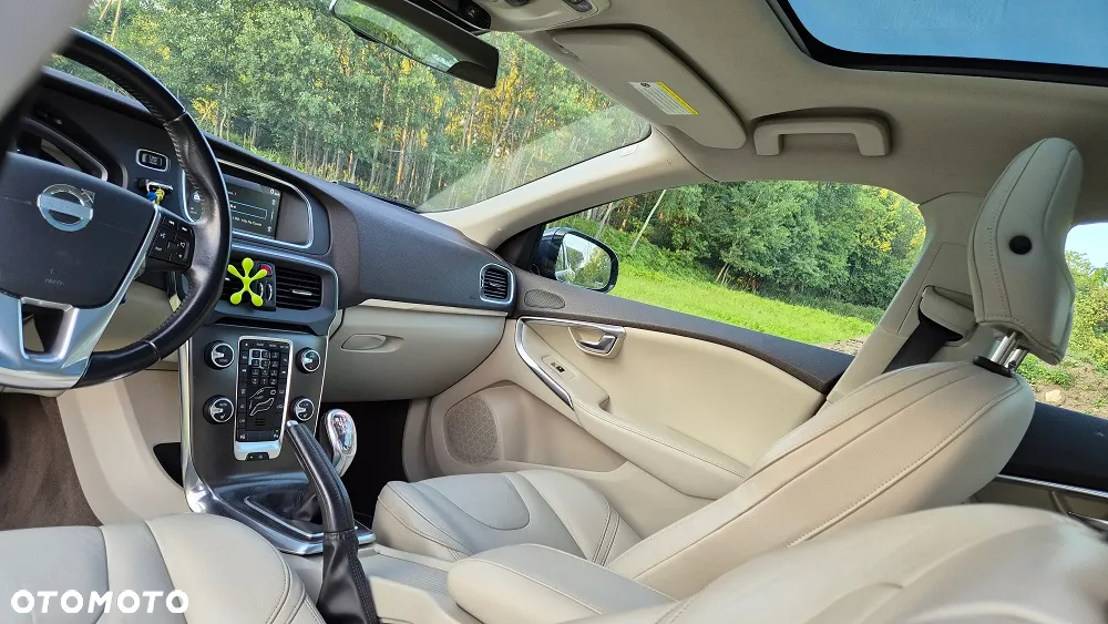 Volvo V40 D2 R-Design Summum - 6