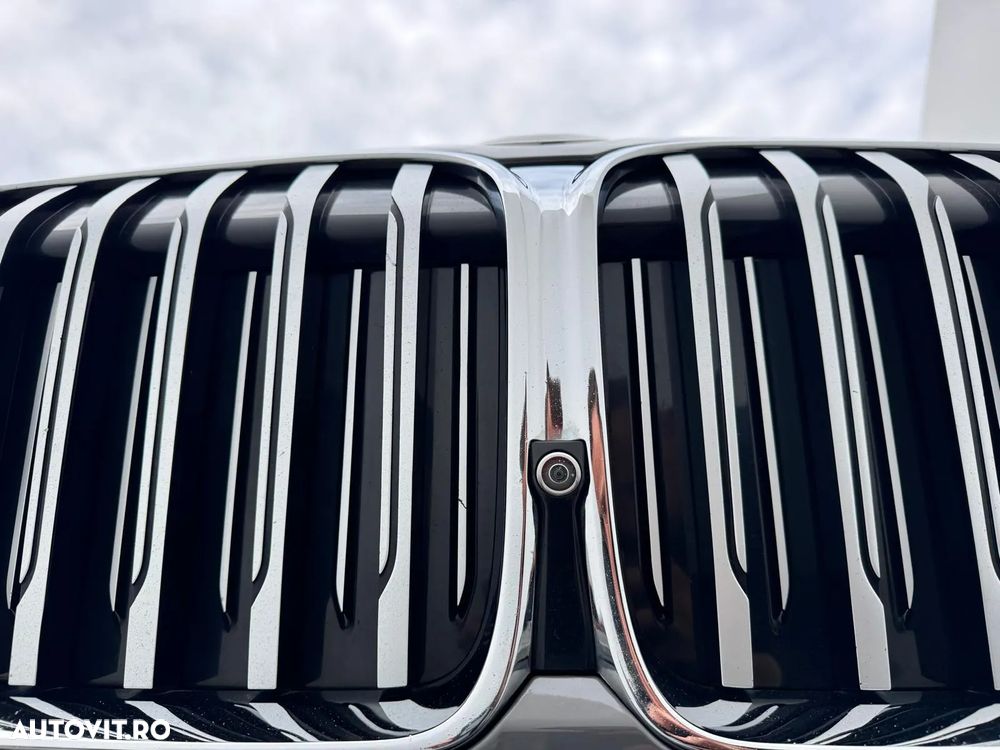 BMW Seria 7 730d xDrive MHEV - 12