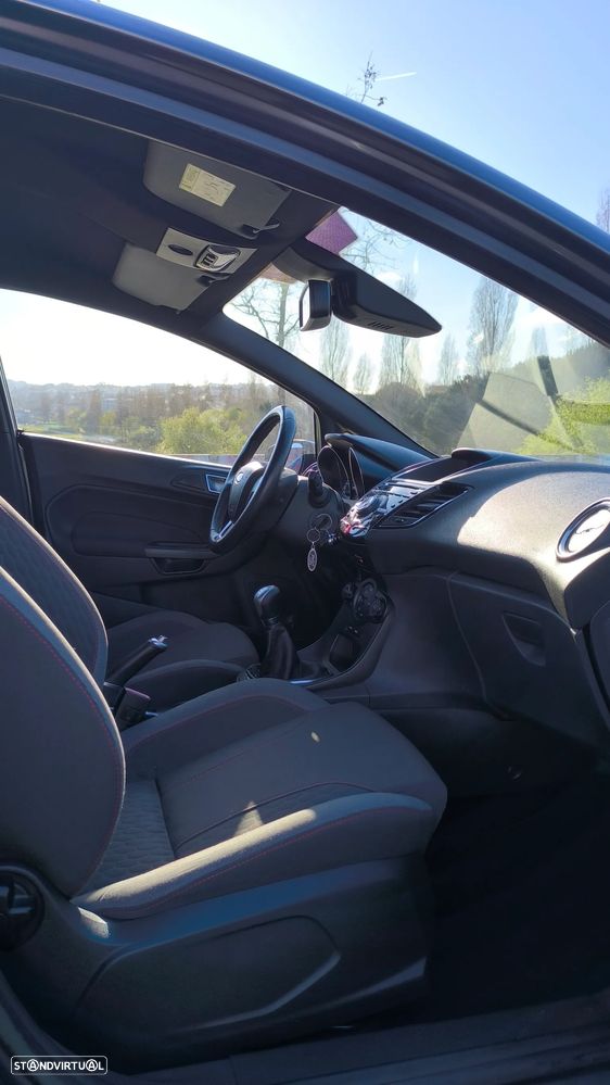 Ford Fiesta 1.5 TDCi S&S ST-LINE - 15