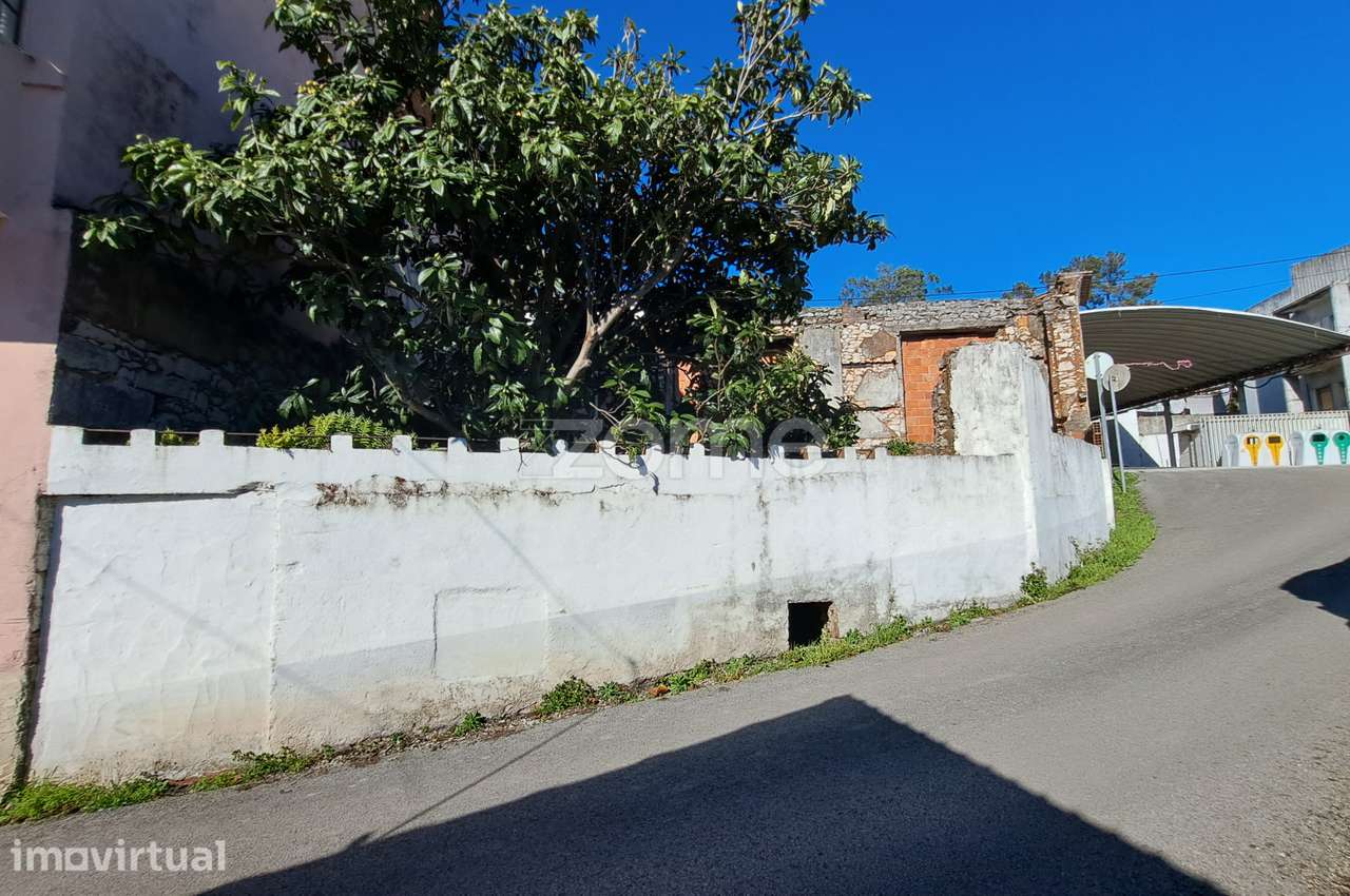 Terreno Urbano com Ruína em Mira de Aire - Grande imagem: 2/24
