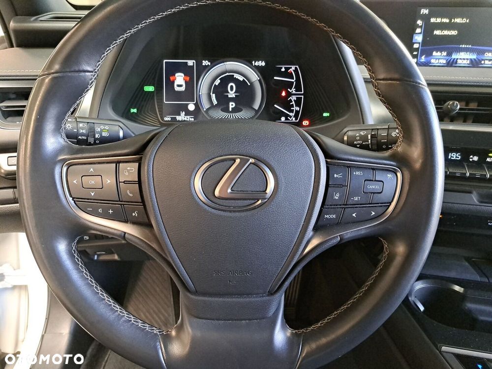 Lexus UX - 31