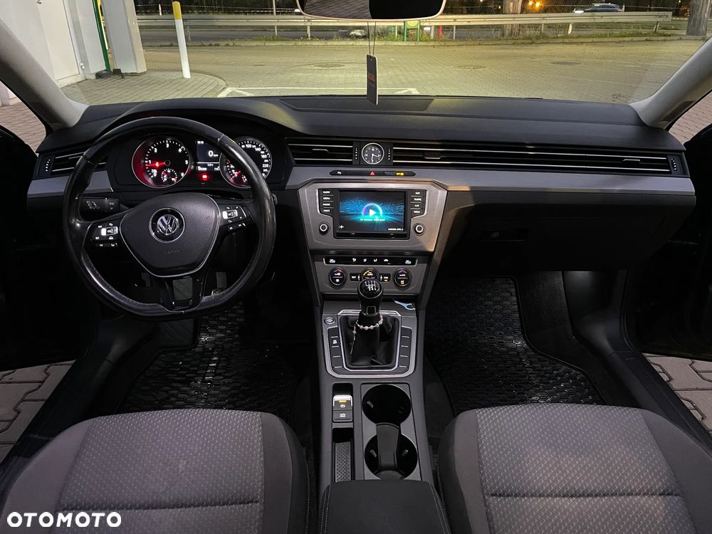 Volkswagen Passat 1.6 TDI BMT Trendline - 22