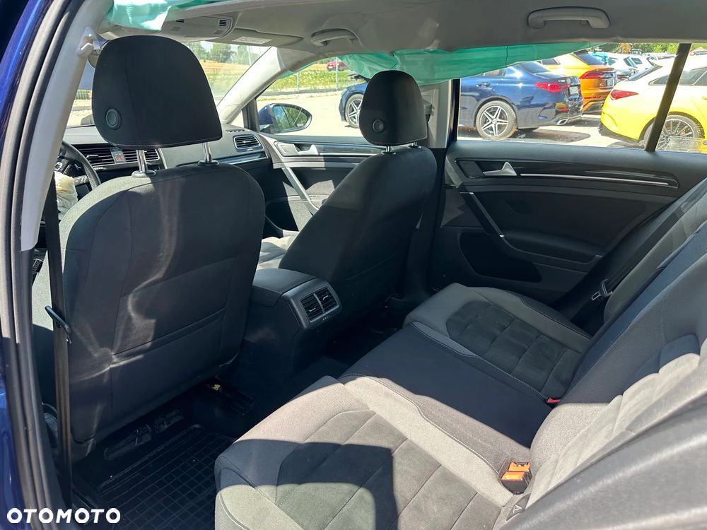 Volkswagen Golf - 11