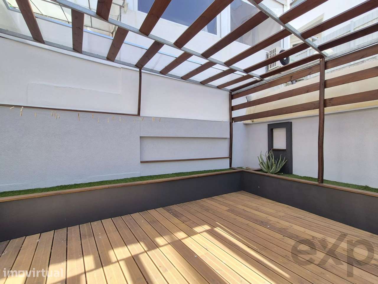 Casa nova, 2 quartos, amplo pátio, centro de Alvor - Grande imagem: 3/47