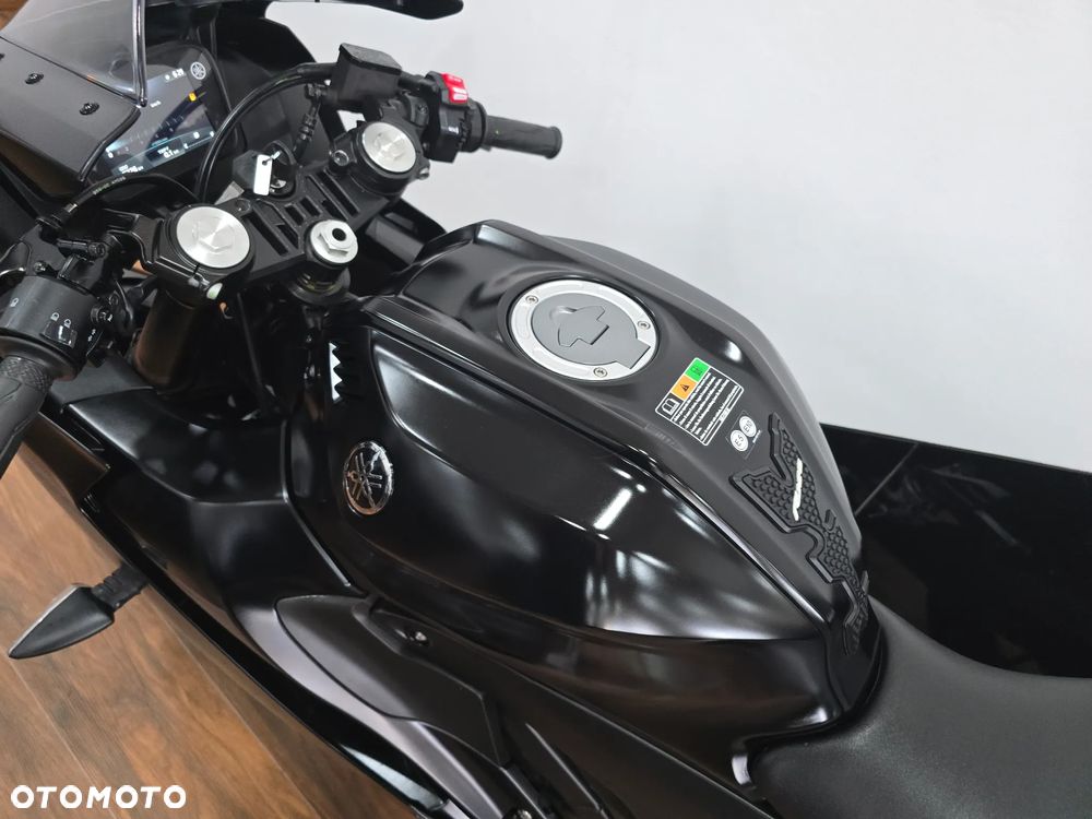 Yamaha YZF - 8