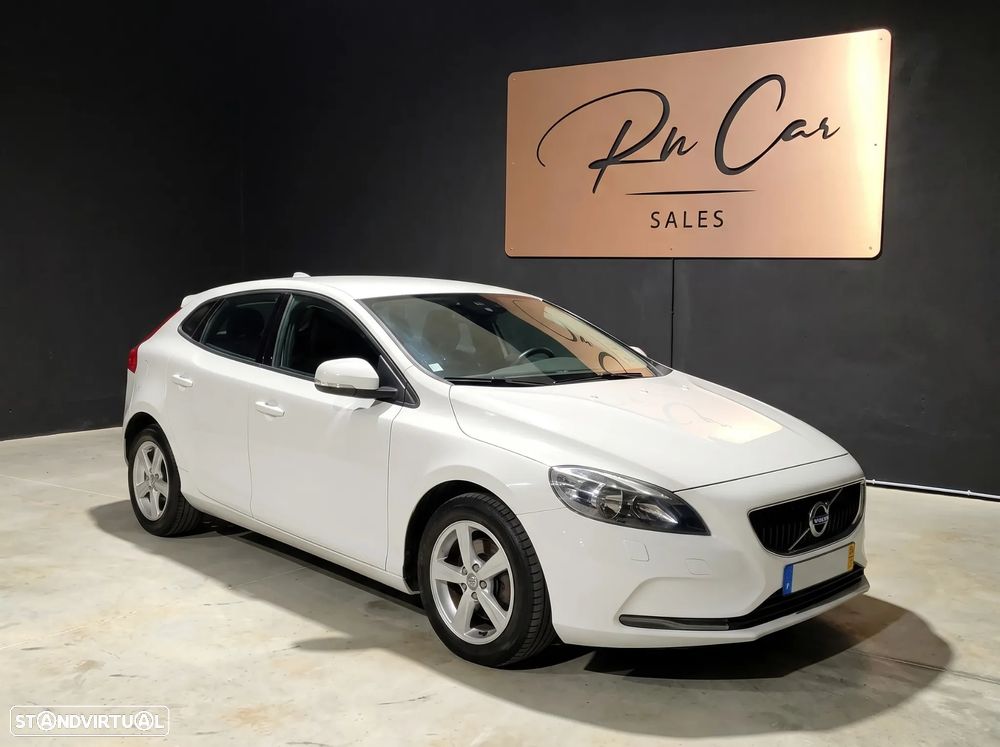 Volvo V40 2.0 D2 Momentum Eco - 1