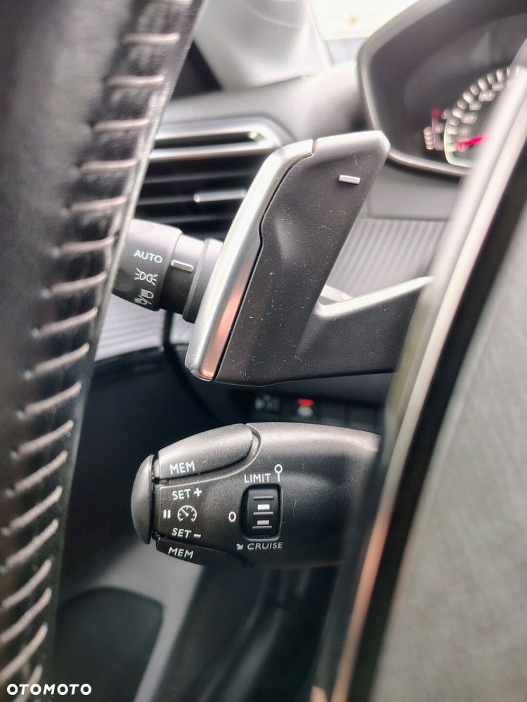 Peugeot 208 - 13