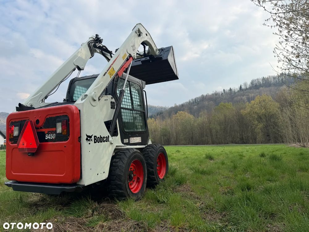 Bobcat S450 ładowarka 4x4 wózek terenowy. Łyżka. Pełne sterowanie z dżojstika jazda i praca. Aktualne serwisy DEKRA 2026r. Dokumentacja Pełna. Silnik Kubota 4cyl 55km. Maszyna Jak Nowa z Salonu! Pochodzi z Norweskiego Gospodarstwa! 2019 rok 1880 mtg! Zero luzów i wycieków. Bardzo mocna i wydajna maszyna o małych gabarytach! Idealna do stajni oraz Budownictwa. OKAZJA TANIO 3 wyjścia Hydrauliczne pod urządzenia!! - 5