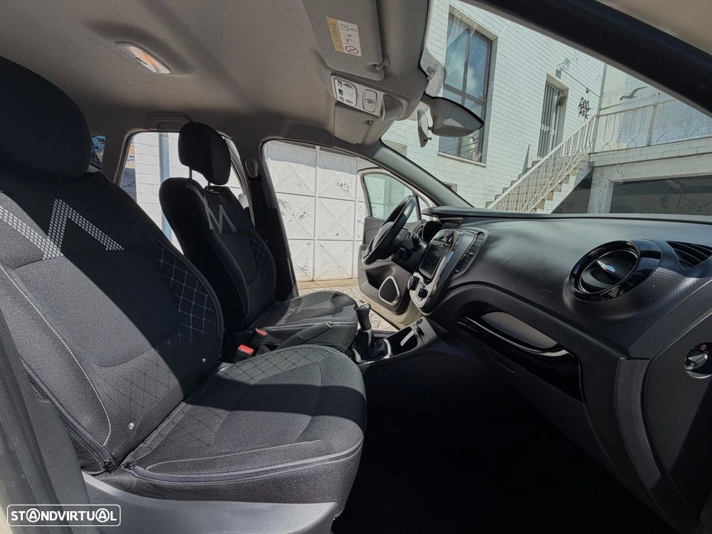 Renault Captur - 41