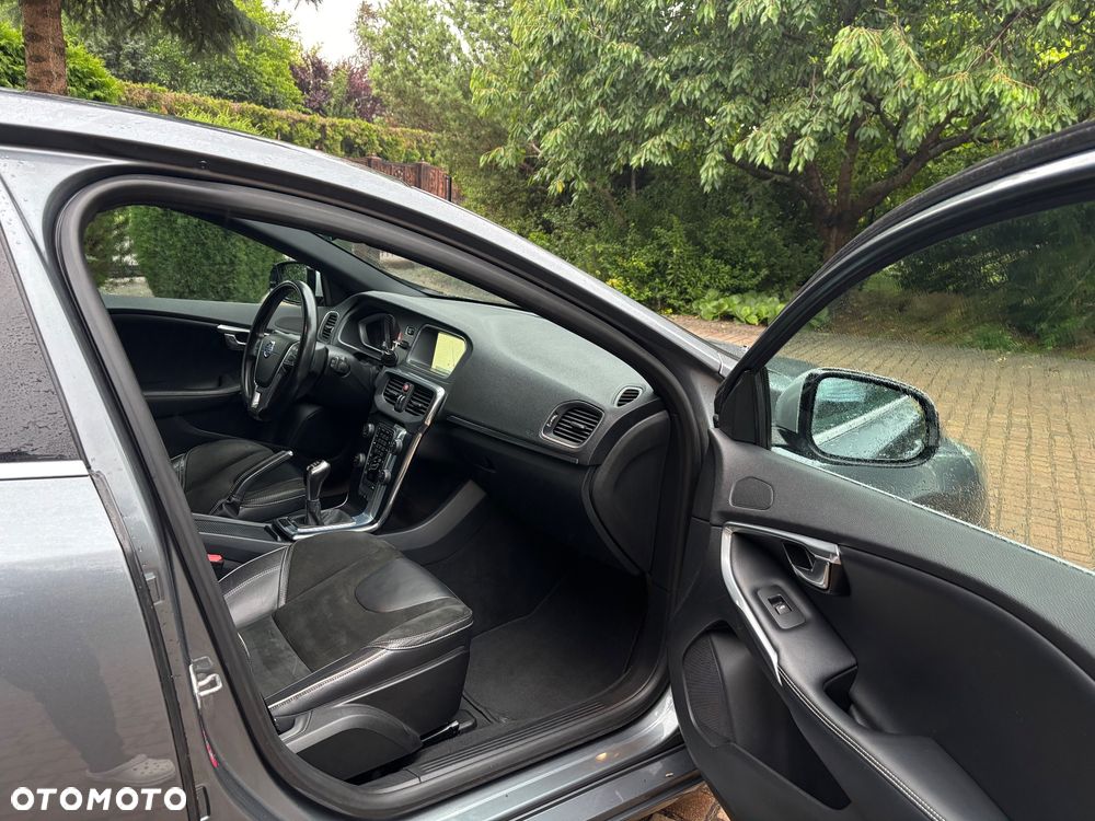 Volvo V40 D4 Drive-E R-Design Momentum - 13