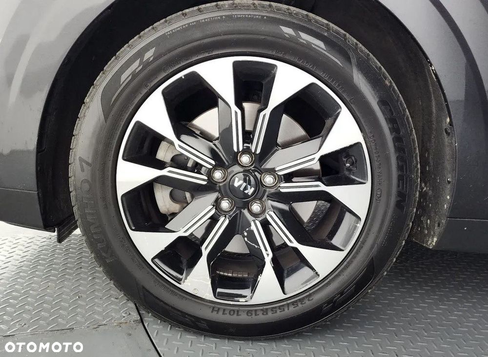 Kia Carnival - 4
