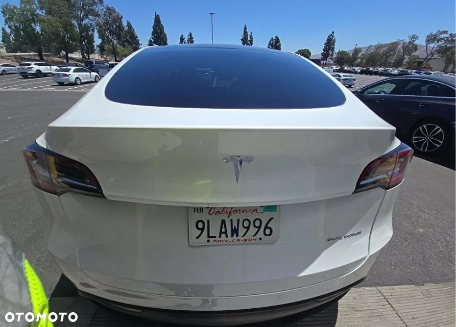 Tesla Model Y Long Range Dual Motor AWD - 6