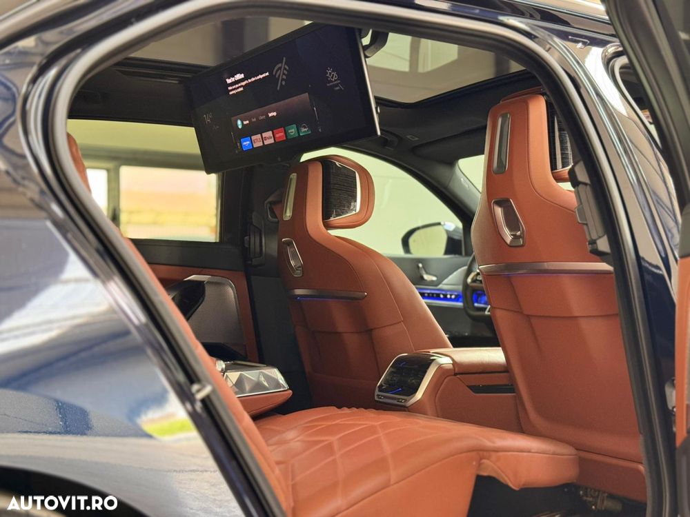 BMW Seria 7 740d xDrive MHEV - 12