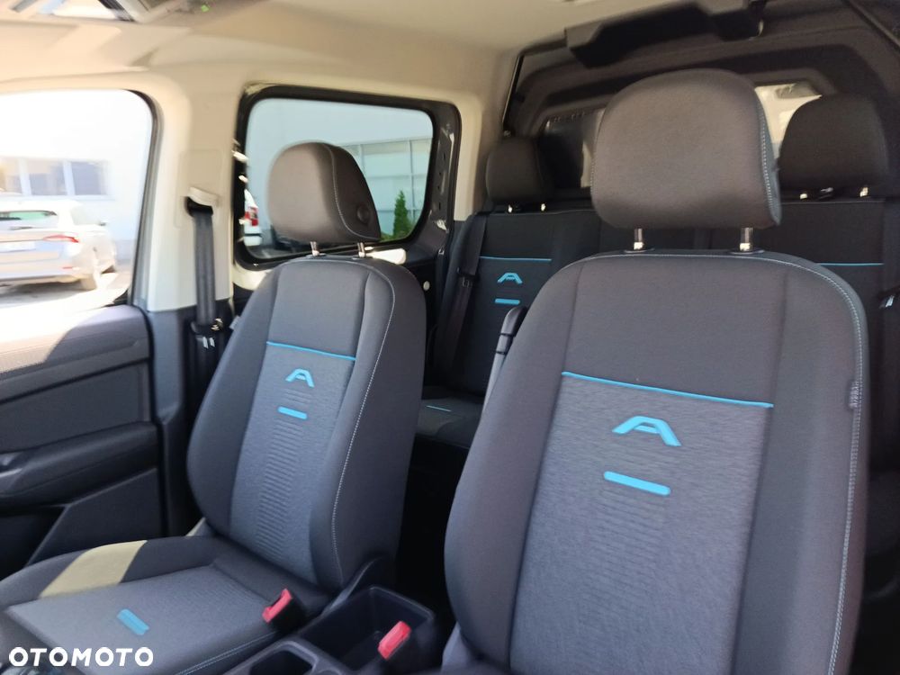 Ford Transit Connect - 8