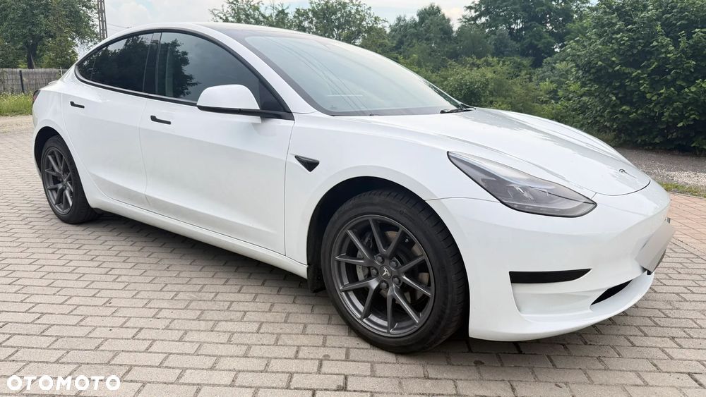 Tesla Model 3 - 4