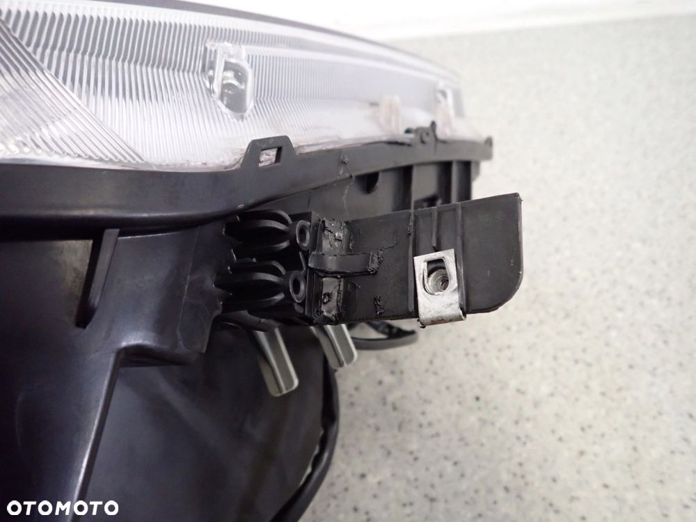 CHEVROLET ORLANDO 10- LAMPA PRZEDNIA PRAWA REFLEKTOR PRAWY - 16