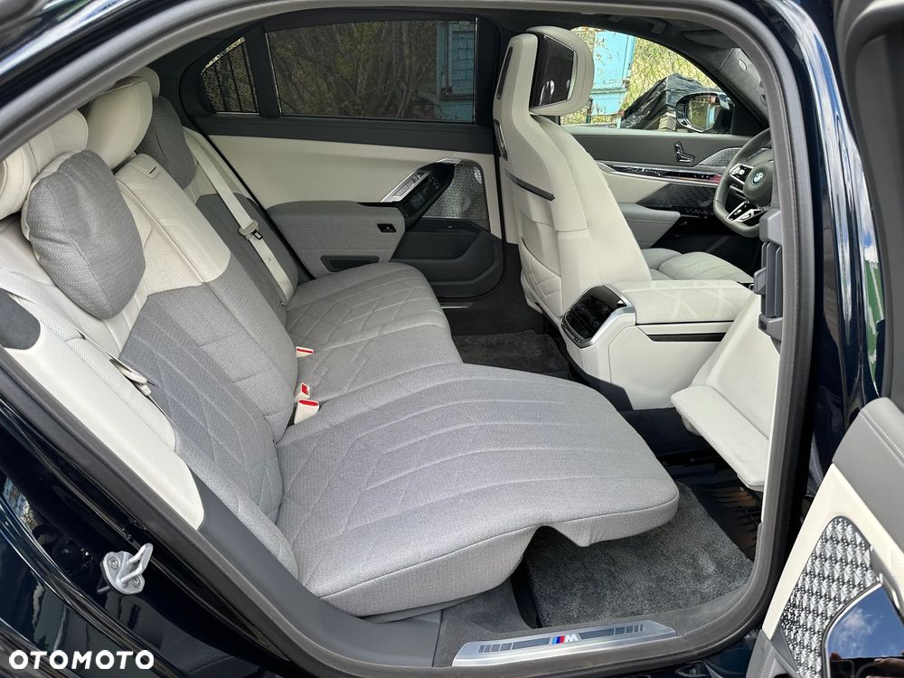 BMW i7 105.7kWh M70 xDrive - 25